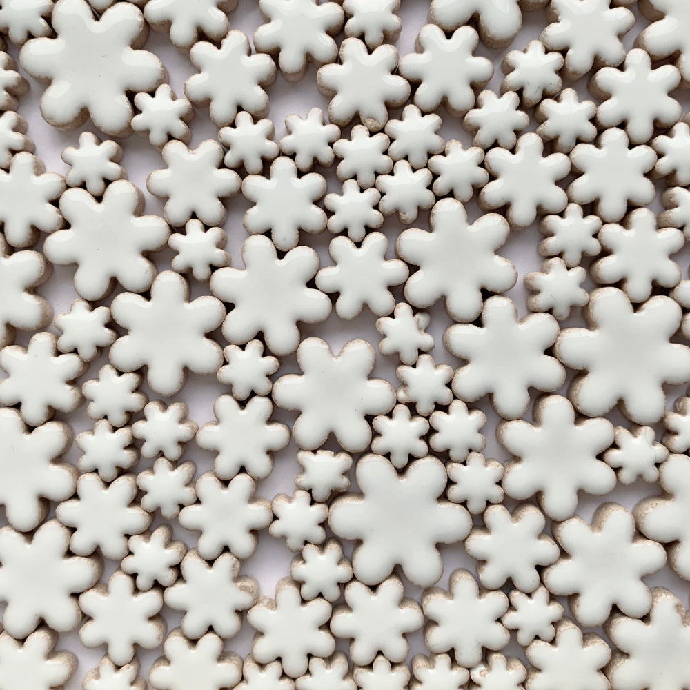 Ceramiczne Charmsy Kwiaty Białe