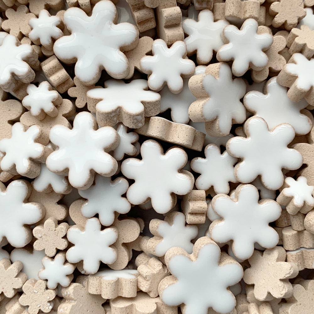 Ceramiczne Charmsy Kwiaty Białe