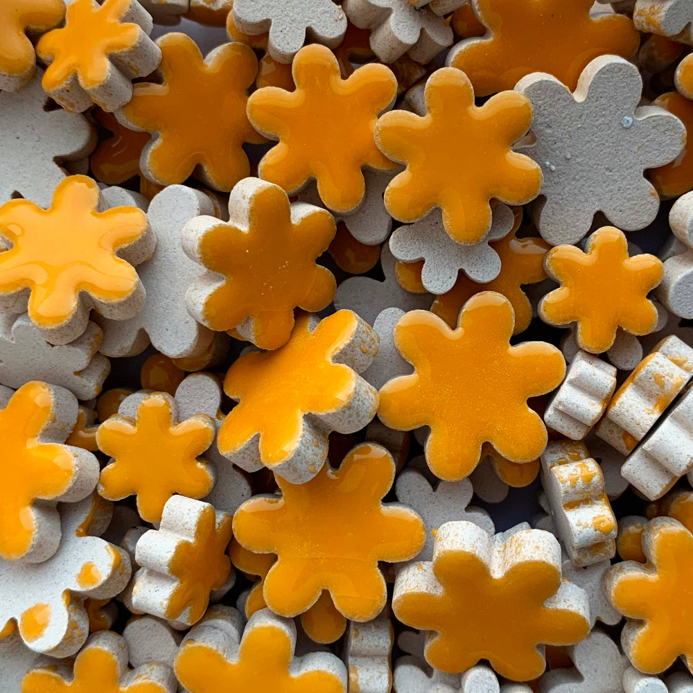 Ceramiczne Charmsy Kwiaty Curry