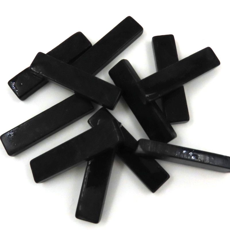 Czarne marmurowe pręty