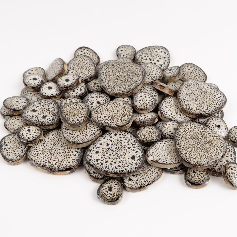 Packshot Pebbles – white – 20-40mm