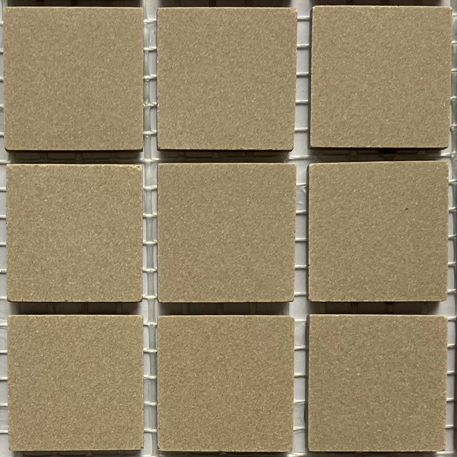Winckelmans Taupe – matowe płytki mozaikowe 20x20 mm na siatce