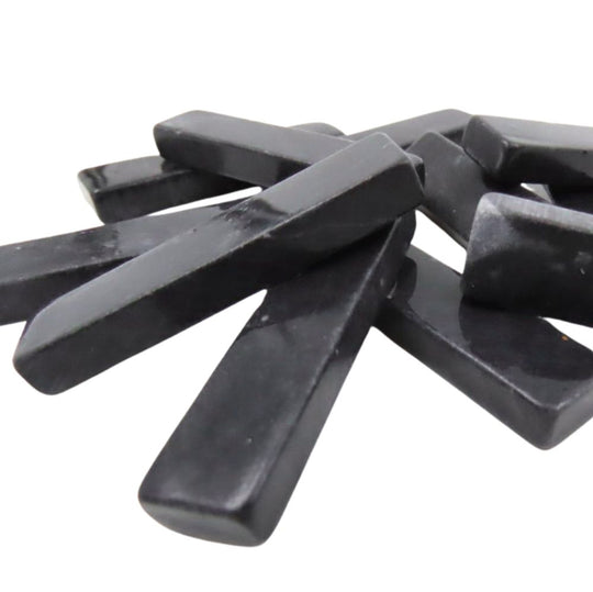 Czarne marmurowe pręty