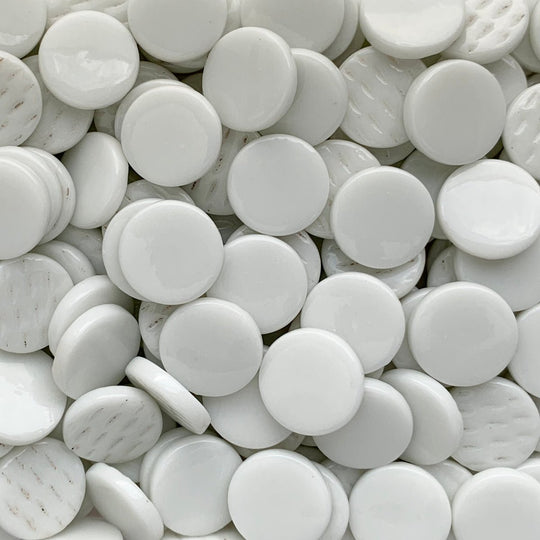 Okrągła płytka szklana 18mm biała opalizująca