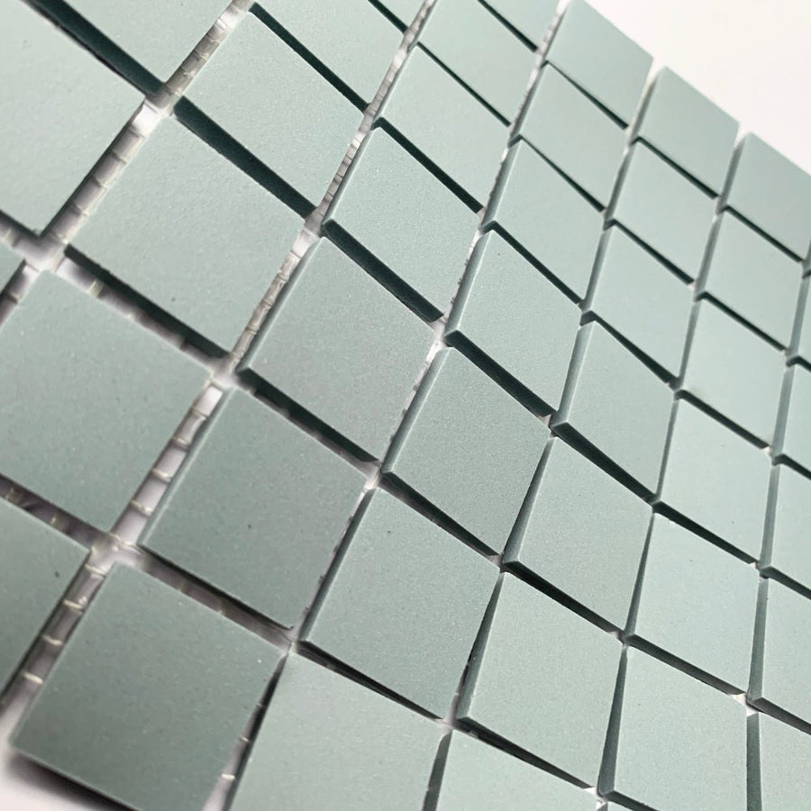 Winckelmans Bleu Pale – matte Mosaikfliesen im Format 20x20 mm auf Netz