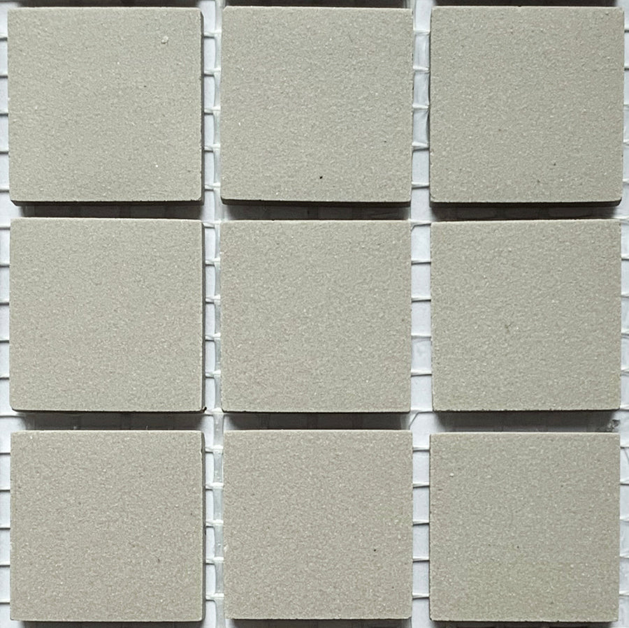 Winckelmans Gris Pale – matte Mosaikfliesen im Format 20x20 mm auf Netz