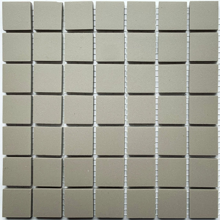 Winckelmans Gris Pale – matte Mosaikfliesen im Format 20x20 mm auf Netz