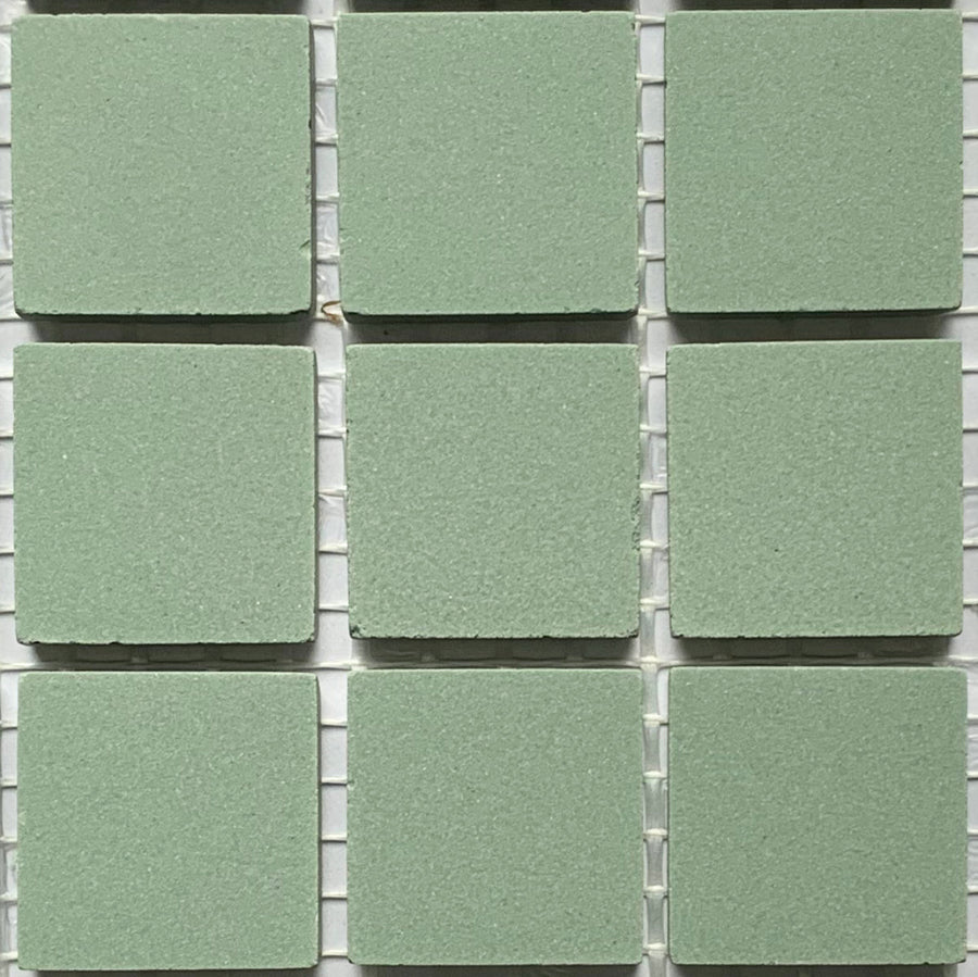 Winckelmans Vert Pale – matowe płytki mozaikowe 20x20 mm na siatce